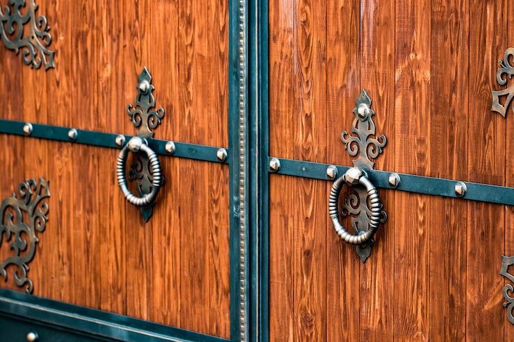 wooden-gate-with-wrought-iron-elements-close-up_179068-4843